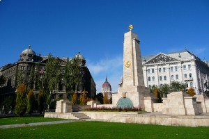 Памятник советским солдатам  на площади Сабадшаг/Szabadság tér