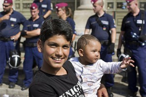 Венгрия отправила мигрантов в лагерь