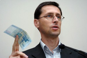 В Венгрии предложили снизить налог на заработную плату