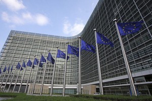 Еврокомиссию призвали прекратить финансирование Венгрии