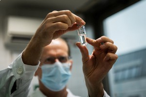 Венгрии разрешили купить российскую вакцину от коронавируса с условием