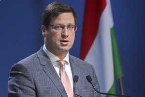 Венгрия намерена привить все население к июню