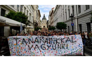 Восемь учителей средних школ Будапешта уволены