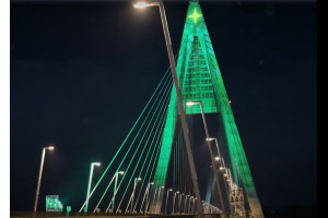 Мост Медьери вновь засиял праздничными огнями Мост Медьери вновь засиял праздничными огнями