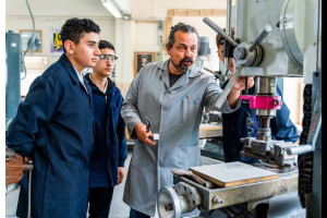 В Венгрии повысят зарплаты преподавателям профессионального образования В Венгрии повысят зарплаты преподавателям профессионального образования