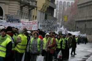 В Венгрии продолжают давить на правительство