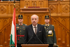 Президент Венгрии ответил на требование об отставке